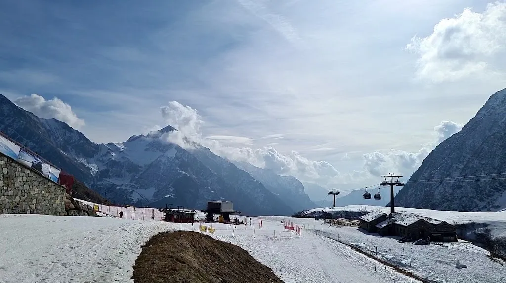 Lucia Popovici_Rifugio Citta 'Di Mortara Grande Halte_Alagna_review