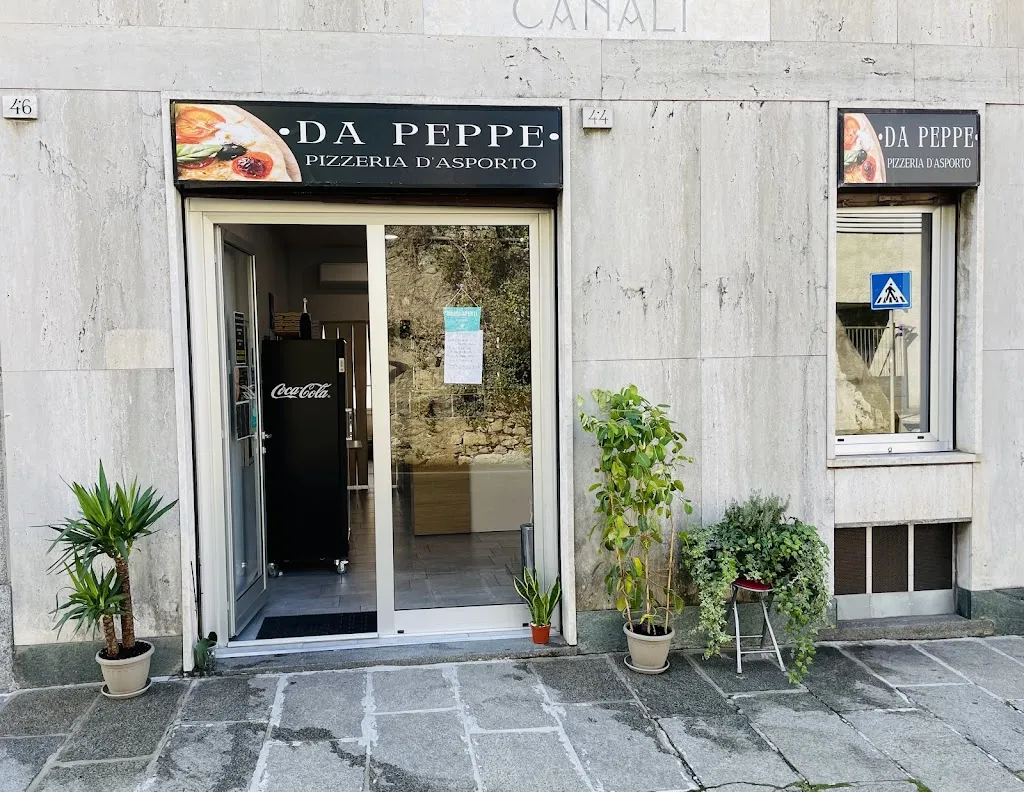 Pizzeria D’asporto •DA PEPPE• restaurant in Albese Con Cassano
