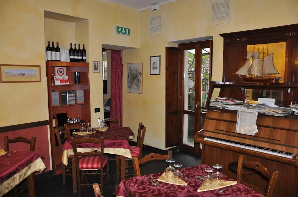 Trattoria Bocca di Lupo restaurant in Albiolo