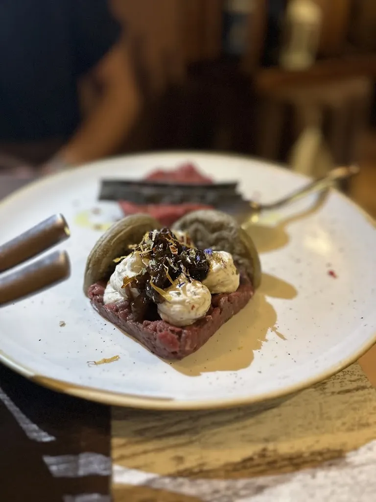 Eleonora Buttà_Etnic Restaurant_Albiolo_review