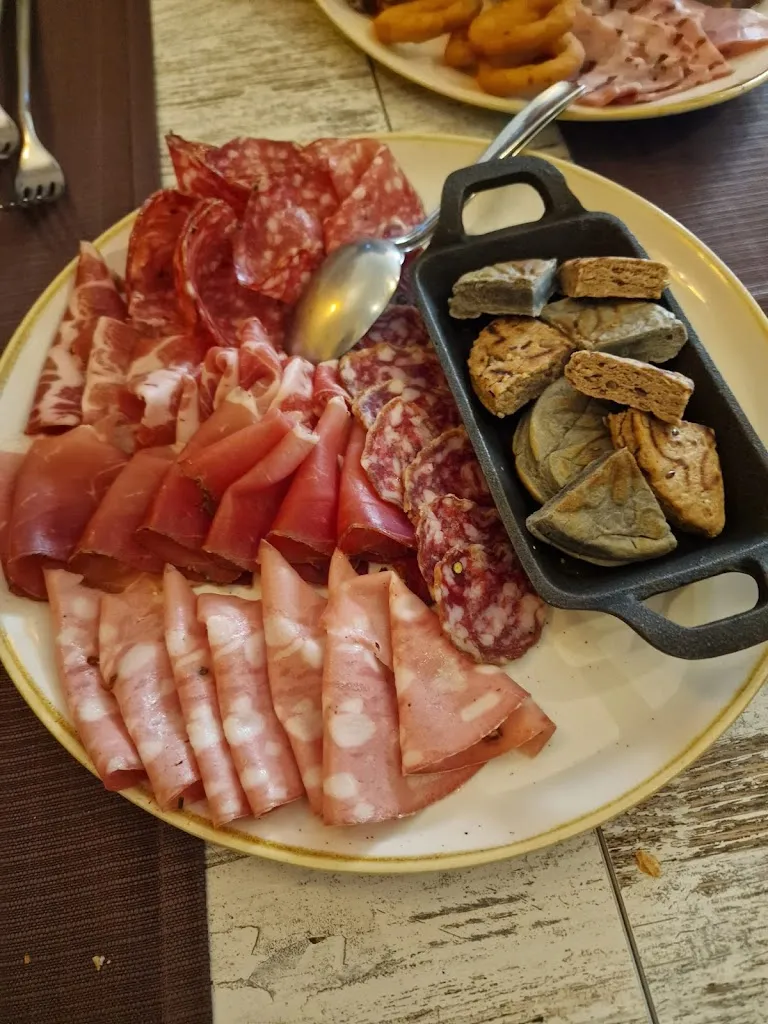 Etnic Restaurant_Albiolo_slider_image_3