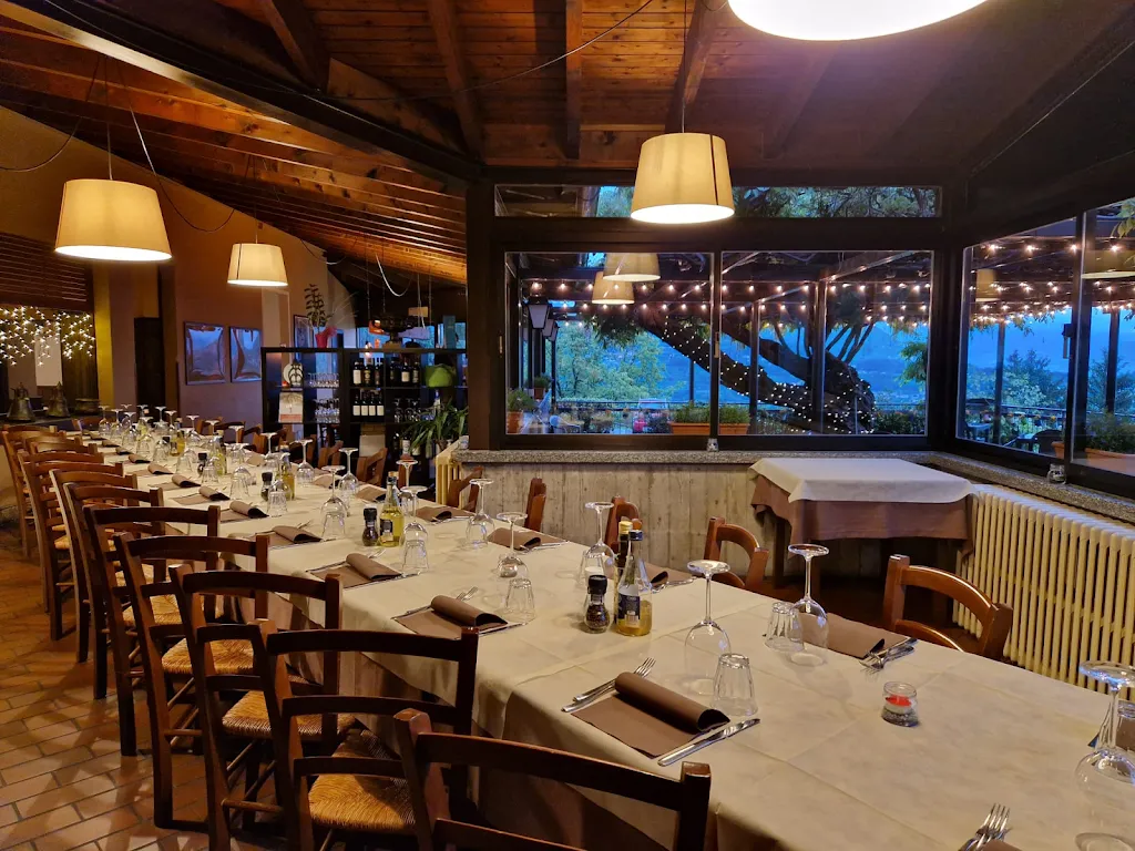 Al Glicine trattoria con vista restaurant in Albavilla