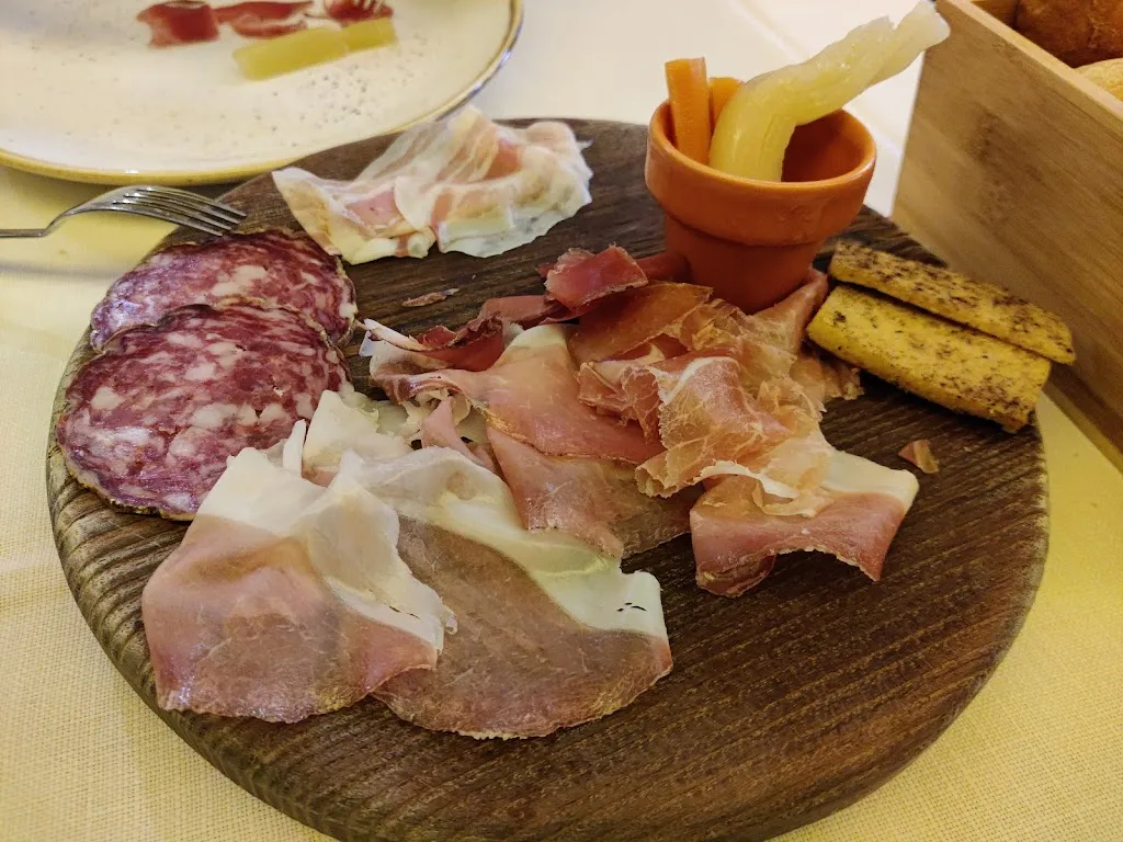 Roger Morgan-Russell_Moro Da Gigi_Albino_review