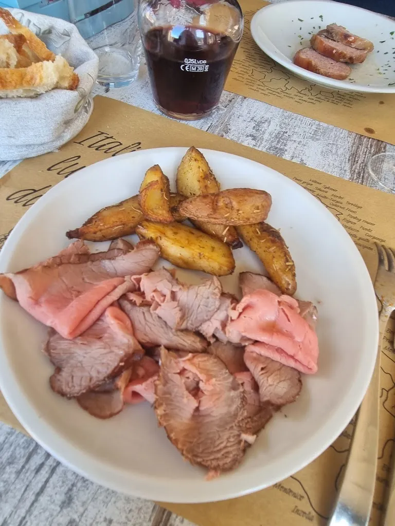 Sheiles Ferrante_Rosso di Sera_Albino_review