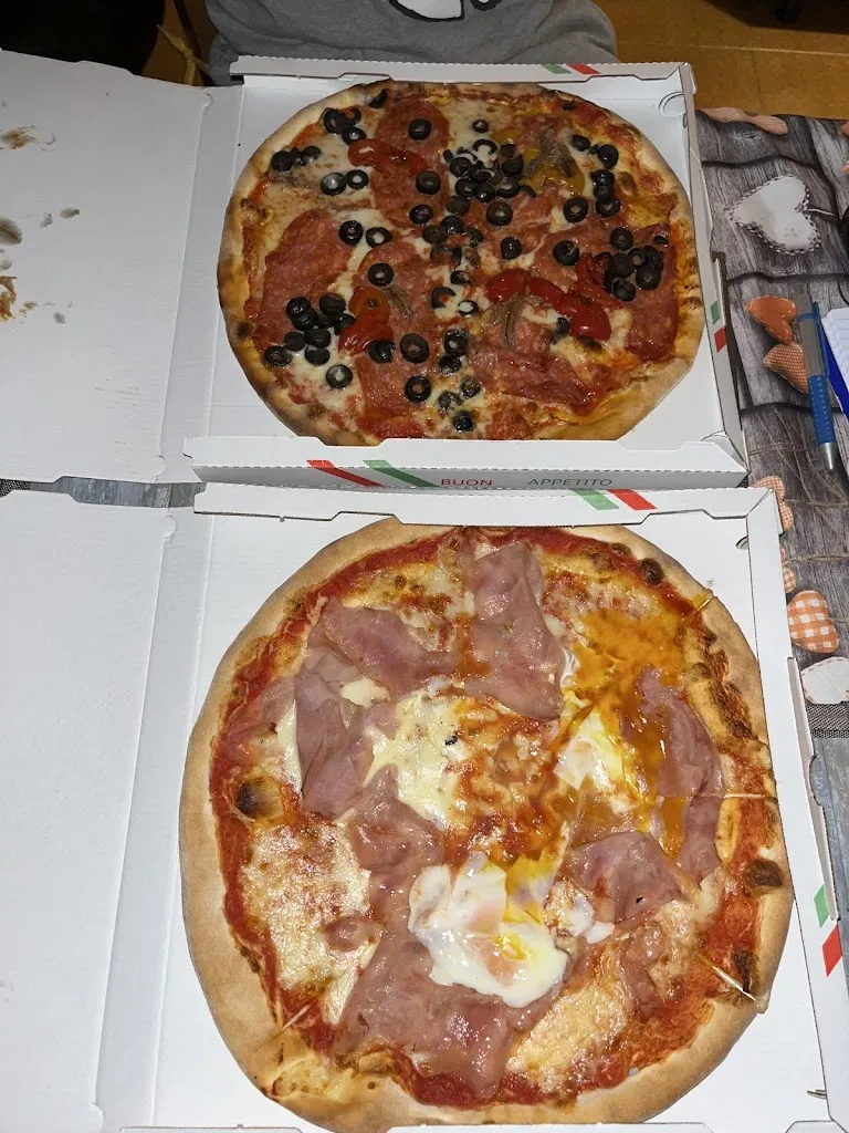 Cassie Tresl_Pizzeria King Albosaggia_Albosaggia_review
