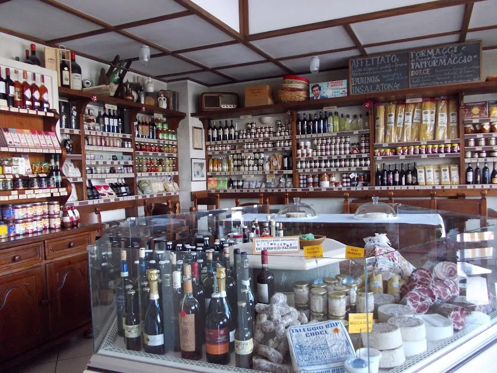 La Papperia Prodotti Tipici MANGI BEVI E PORTI VIA restaurant in Alzate Brianza