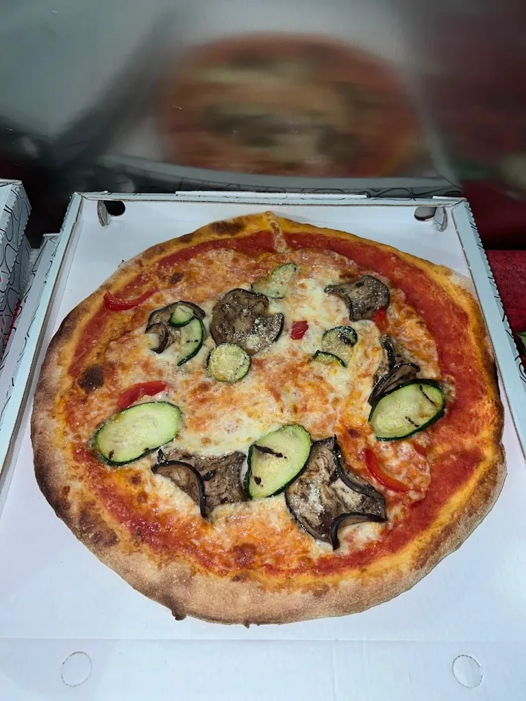 Le Piramidi 2 restaurant in Ambivere