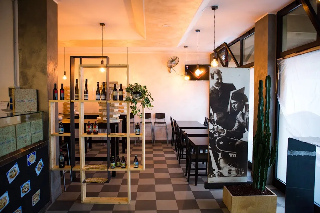 Pizzeria ai portici restaurant in Alzano Lombardo