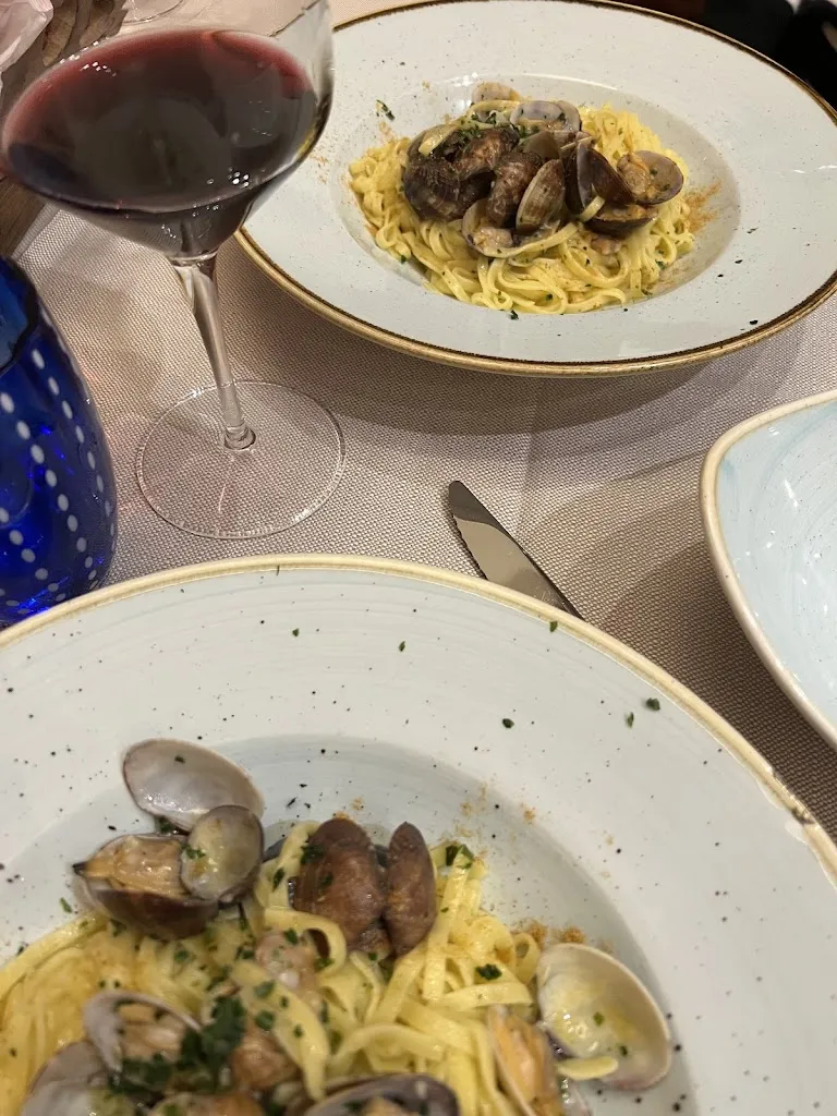 Heather Menzies_Restaurant Atmosphere_Saint-Vincent_review