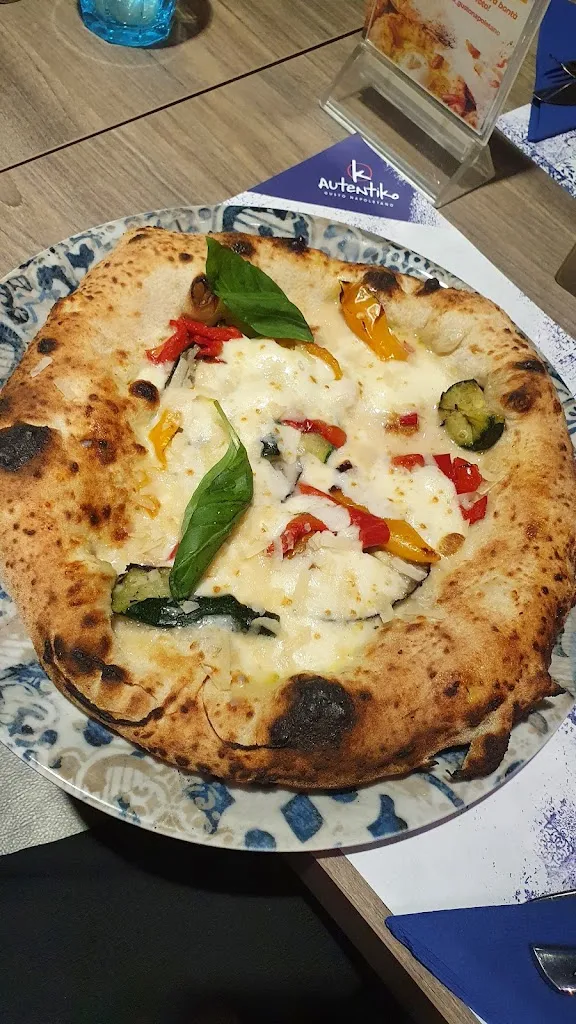 Laura Schoenmakers_Pizzeria Autentiko _Appiano Gentile_review