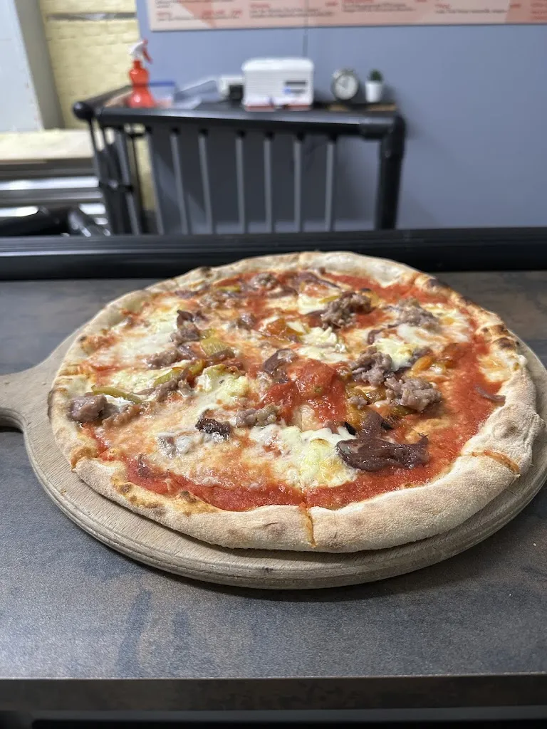 Brian Andrea Zampieri_PizzAMA - Gusta e sogna_Appiano Gentile_review