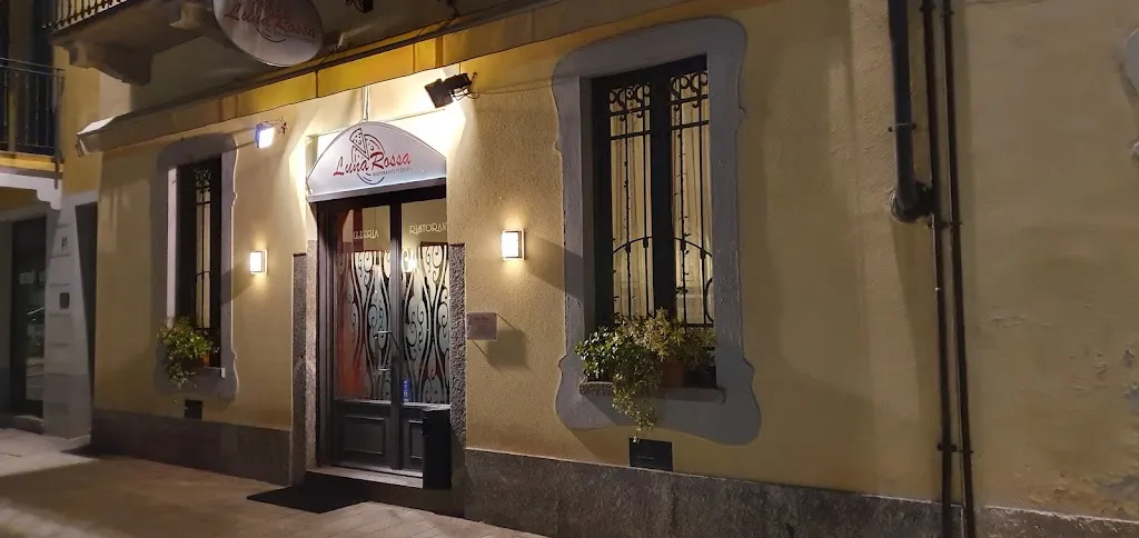 Pizzeria Luna Rossa restaurant in Appiano Gentile