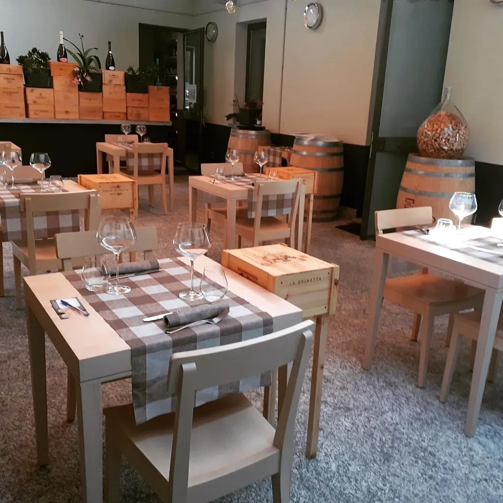 Osteria Melograno restaurant in Angera