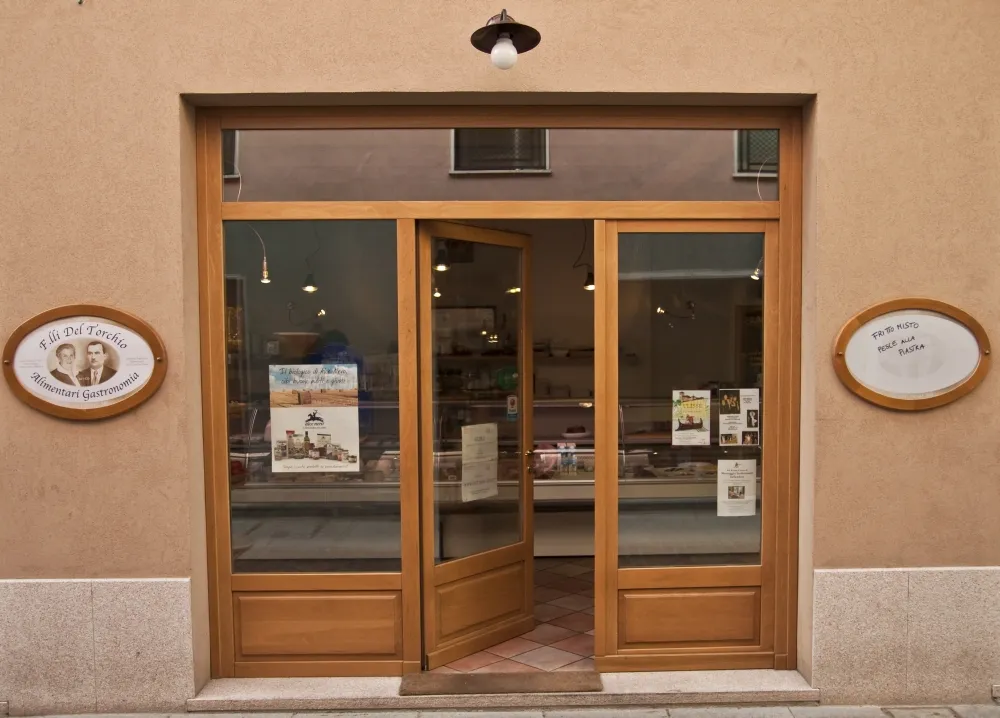 Alimentari Gastronomia F.lli Del Torchio snc restaurant in Angera