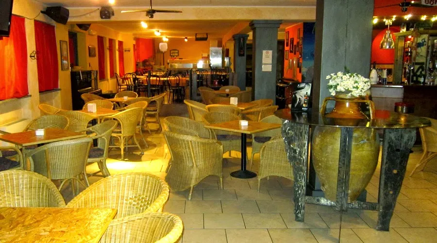 Flamingo Cafè Pizzeria Rhumeria restaurant in Angera