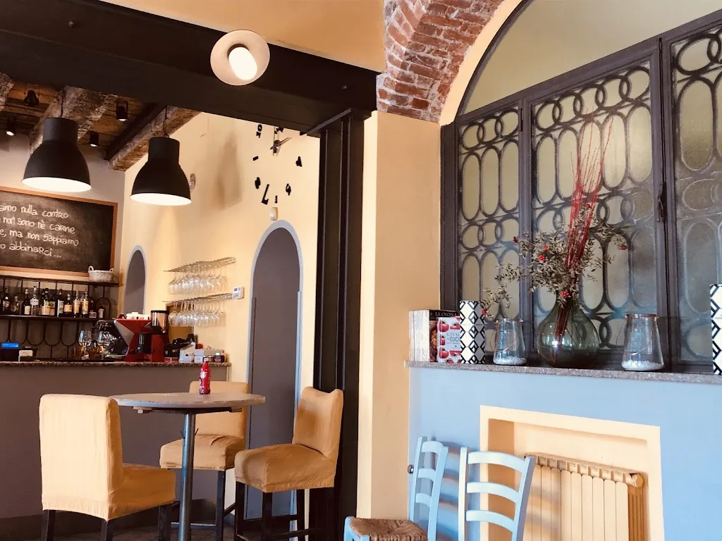 Ferruccio Irione'_La Piazza_Angera_review