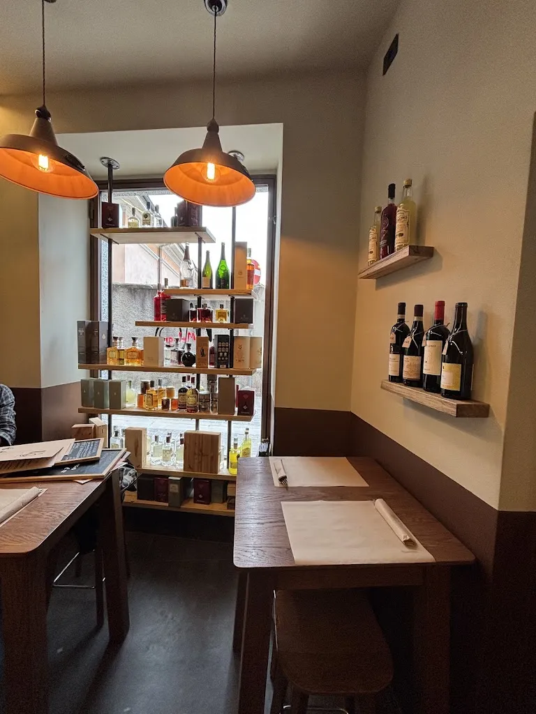 Samantha Vaccarini_Enoteca Melograno_Angera_review