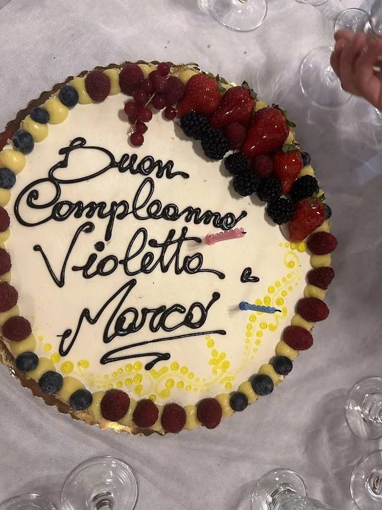 Violetta Calleri_Summer Pub_Saint-Vincent_review