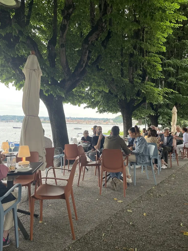 Aquarama restaurant in Angera