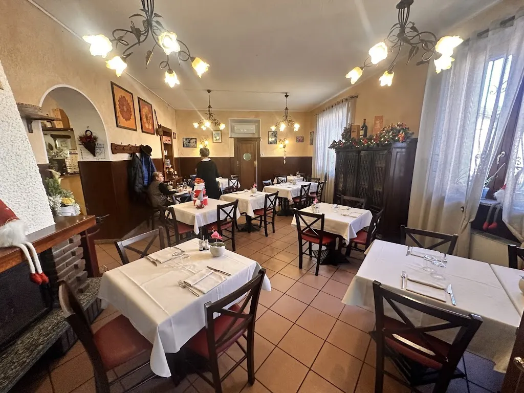 Delfino Blu restaurant in Angera