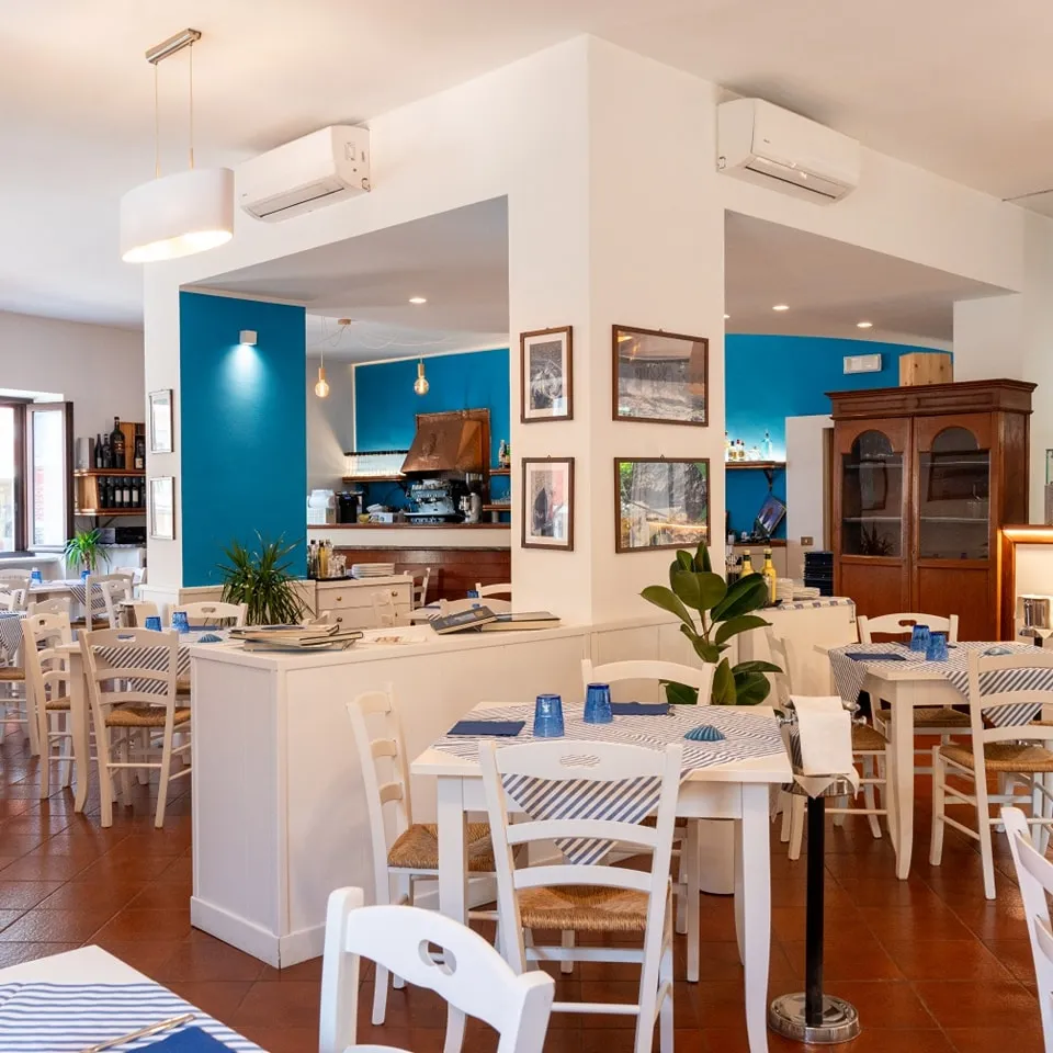 Raf Bistrot Cucina di Mare restaurant in Angera