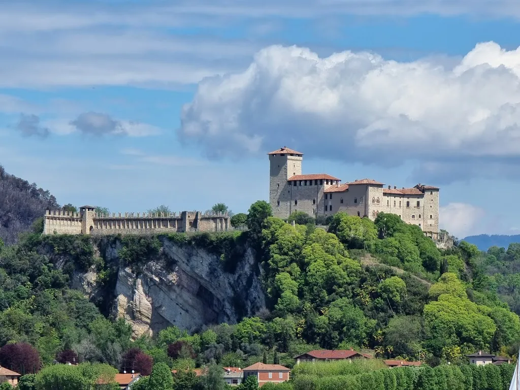 Rocca di Angera restaurant in Angera