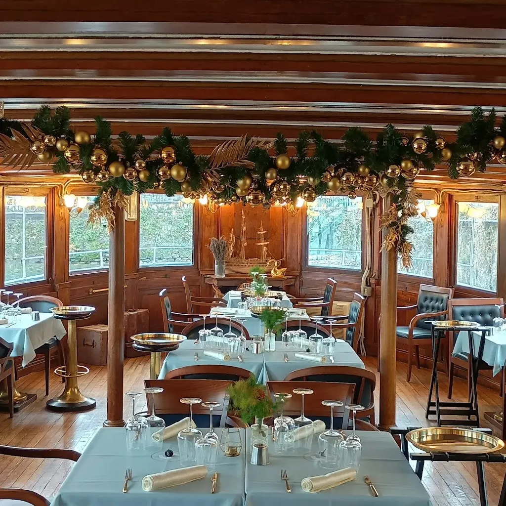 PIROSCAFO LOMBARDIA 1908 restaurant in Angera