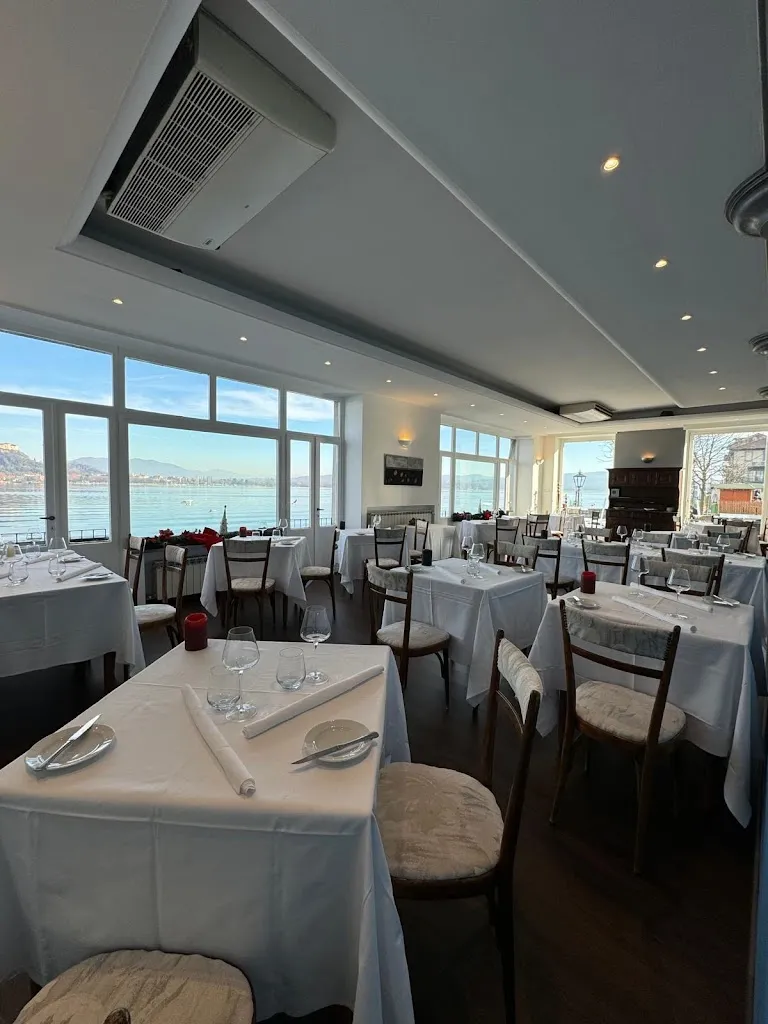 BLU restaurant in Angera