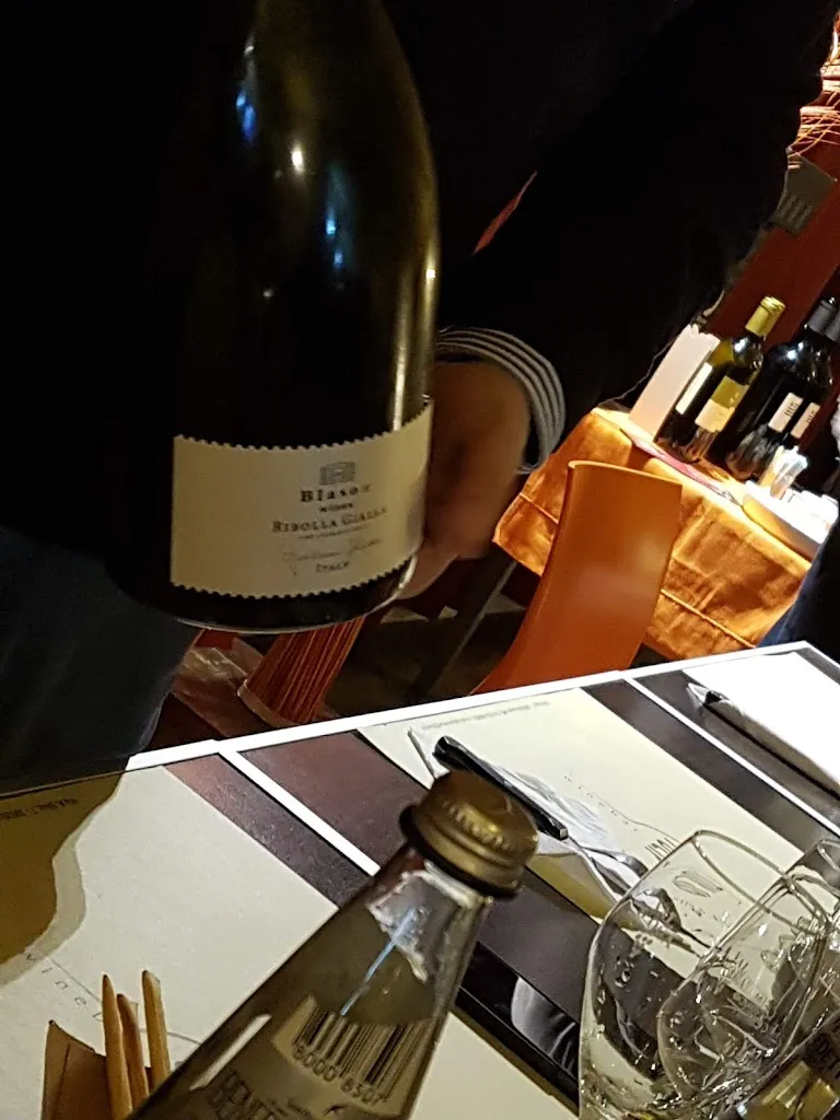 Tulip Winebar_Arconate_slider_image_3