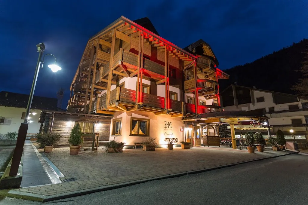 Hotel Arisch restaurant in Aprica