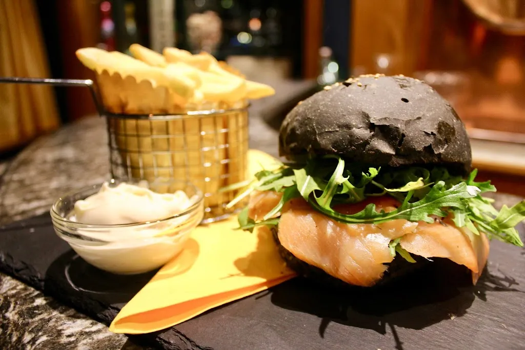 Penak Burger and Wine bar_Aprica_slider_image_2