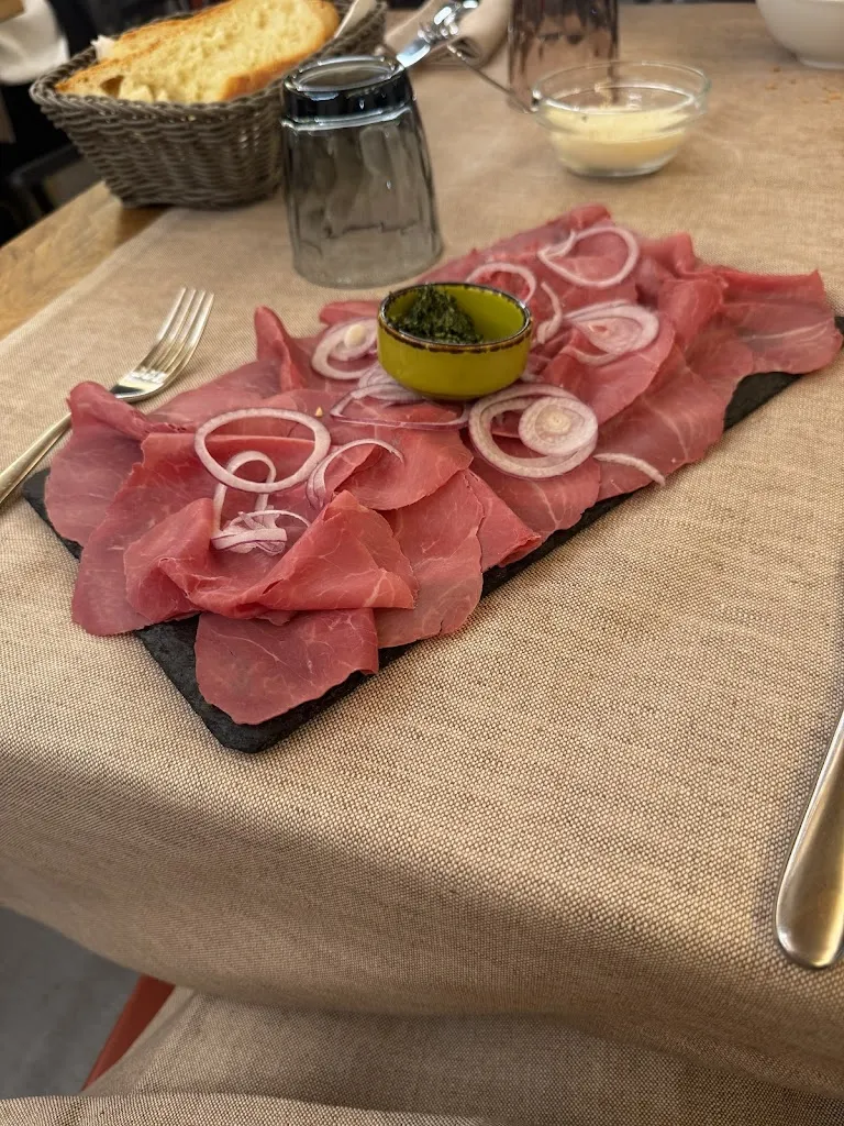 Eleonora Zilli_Pub alle Noci_Ardesio_review