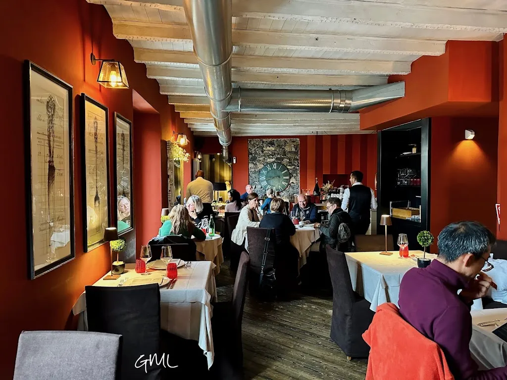 Piazzetta Lago Di Como restaurant in Argegno