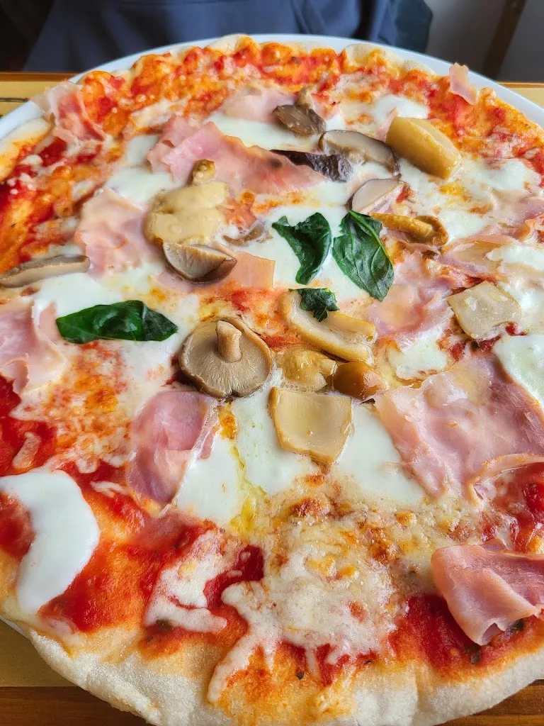 Brigita Biguzaitė_Crazy Bar_Argegno_review