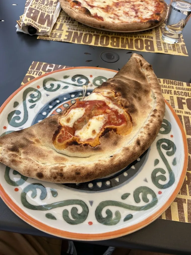 Louis Wenley_Mike - Pizza, Cucina, Kebab_Argegno_review
