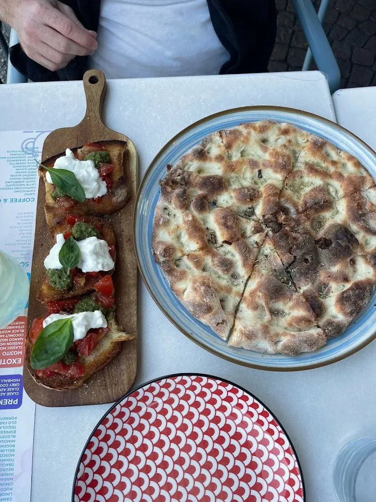 Craig Mc Neill_The Port Cafè_Argegno_review