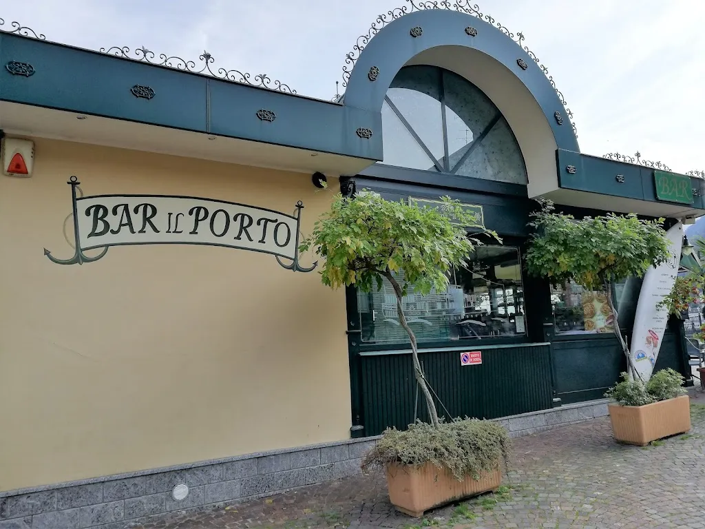 The Port Cafè restaurant in Argegno