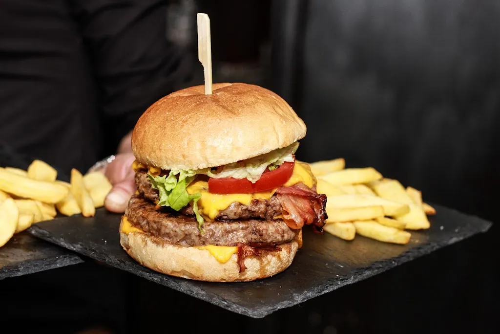 SHOUT - Dinner, Beer & Live_Arluno_slider_image_3