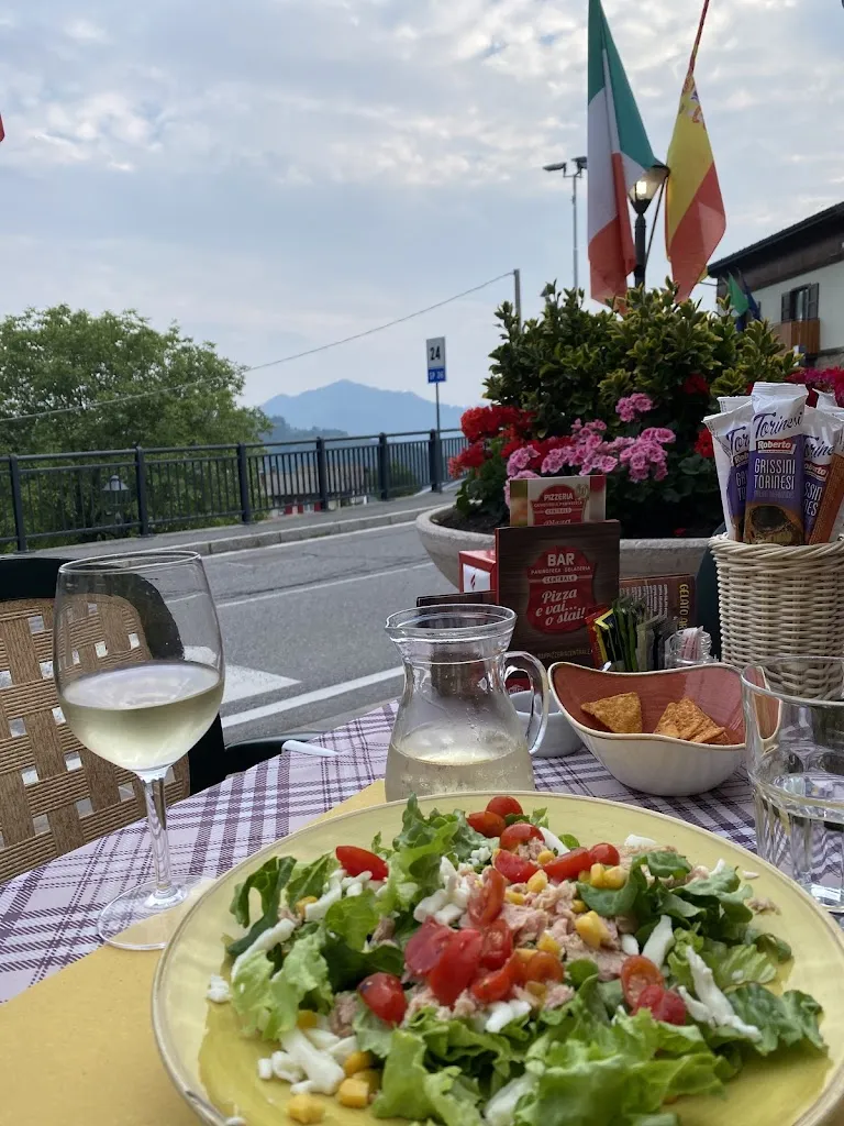 Anna Iris_Tobacco Bar Ricevitoria Carrara Leonardo_Aviatico_review