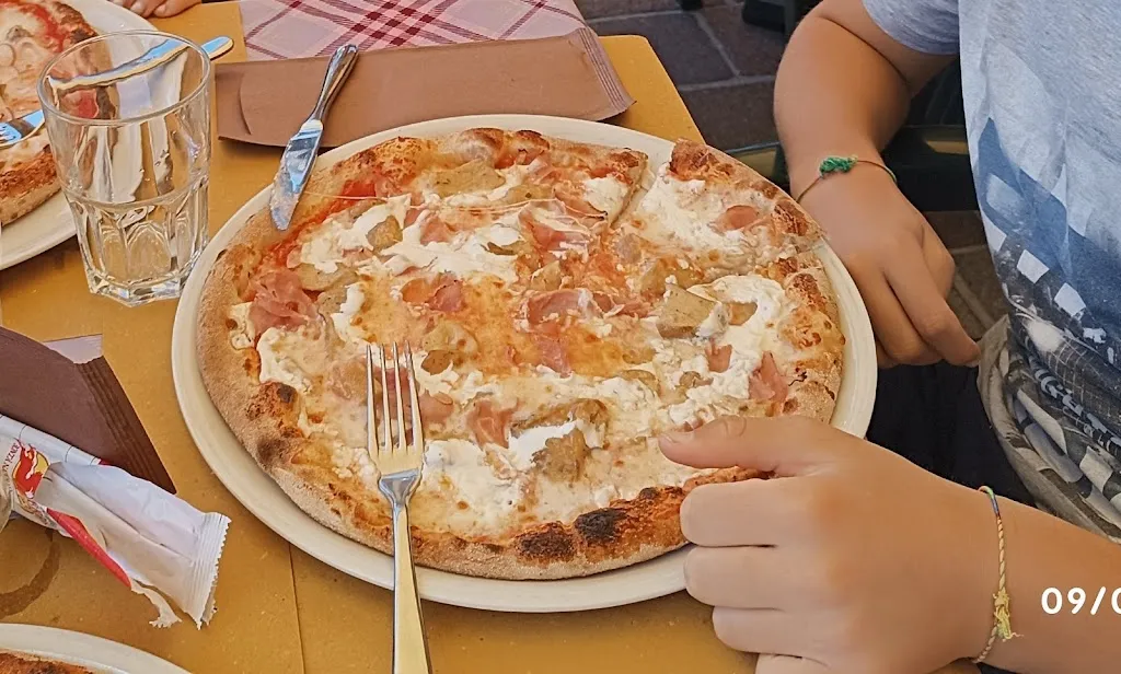 Tobacco Bar Ricevitoria Carrara Leonardo_Aviatico_slider_image_2