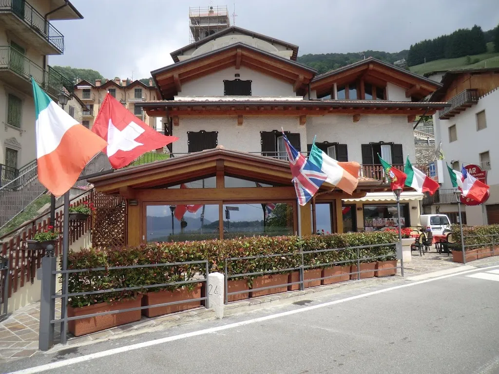 Tobacco Bar Ricevitoria Carrara Leonardo_Aviatico_slider_image_3