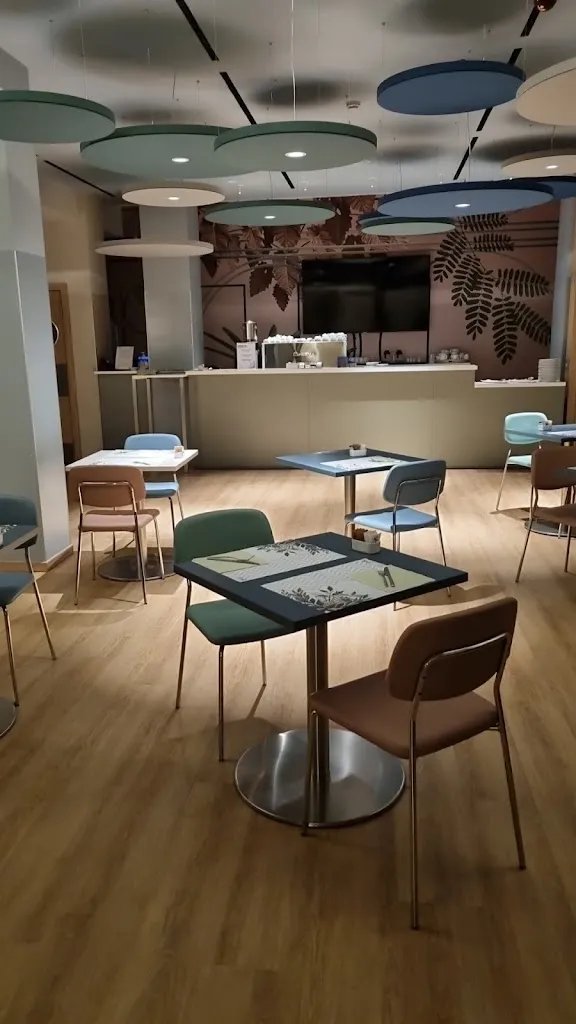 Cece Nero_Assago_slider_image_2