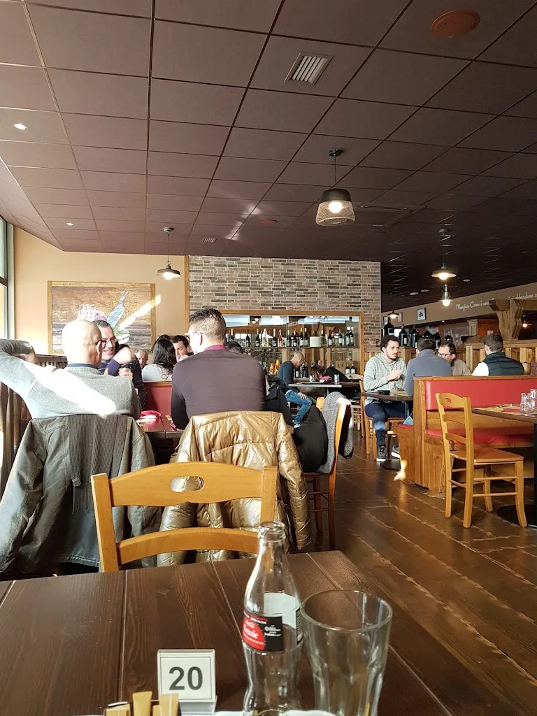 Midge Nixon_Saloon Grill_Azzano San Paolo_review