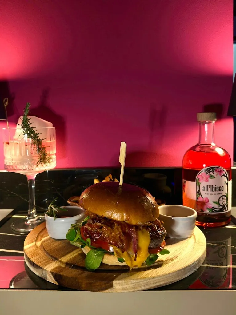 Pepe Rosa Lounge - Pizza Dinner Show restaurant in Azzate