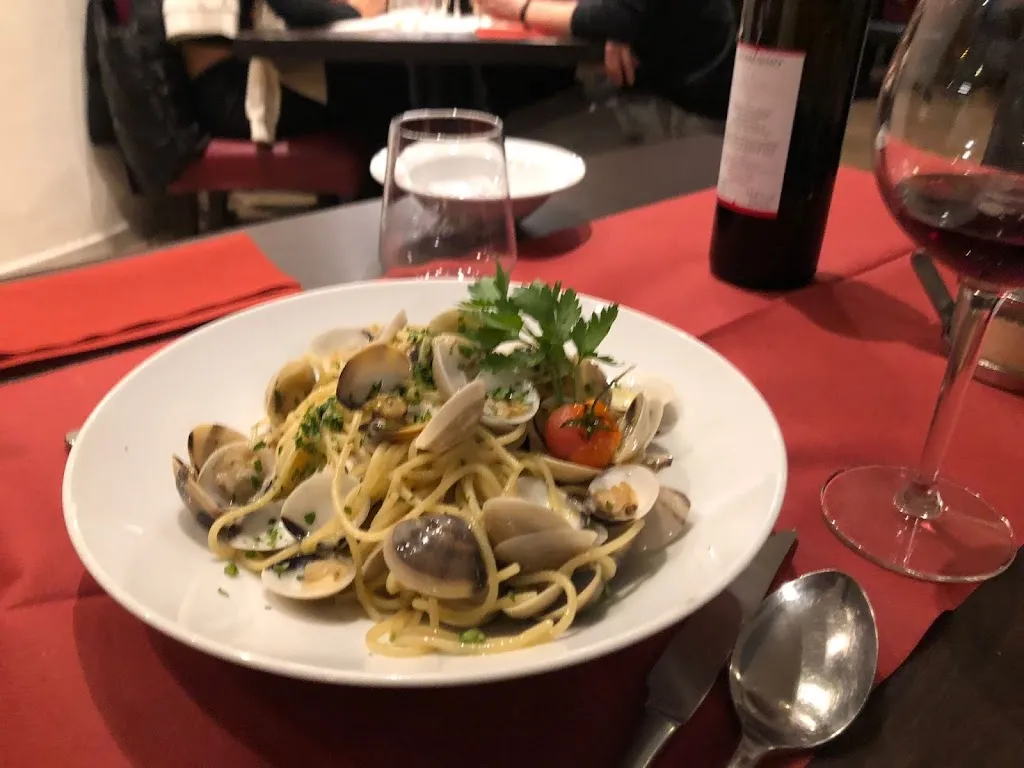 Malika Mikki_La Ronde Domaso_Aurogna_review