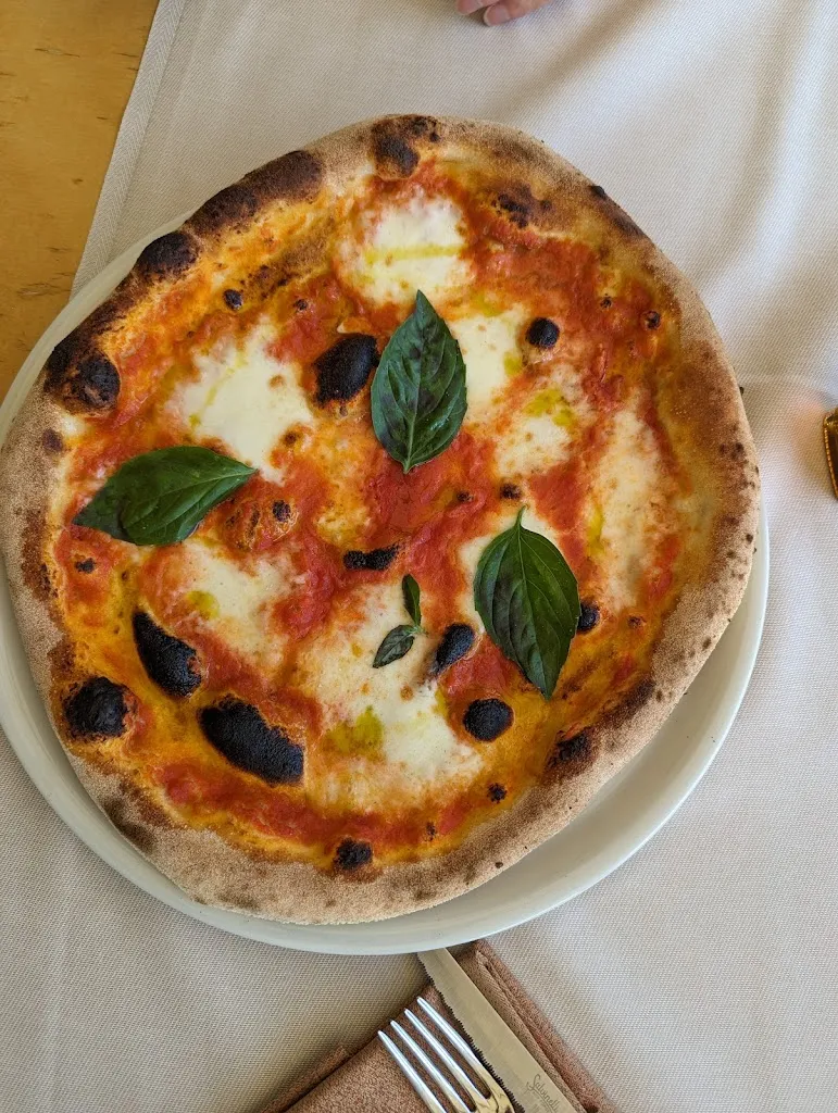 Shakunt Tambe_La Canottieri_Aurogna_review