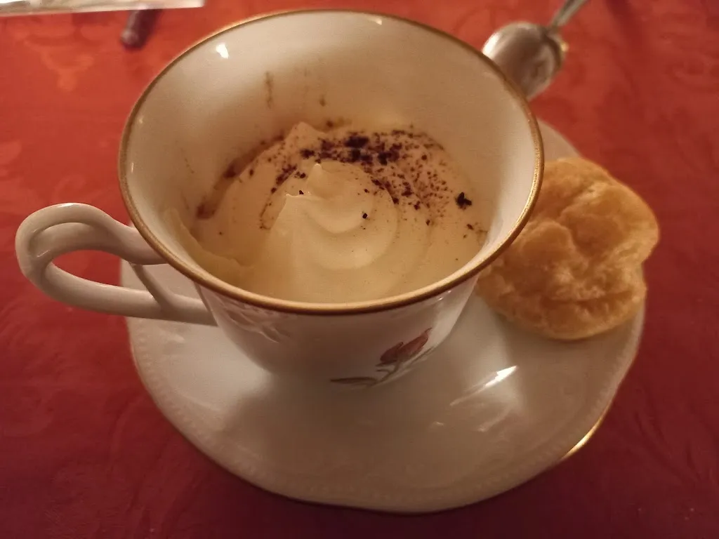 Paola Pasetto_La Pavona sul Sofà, ristorante con Salotto_Bagnolo San Vito_review