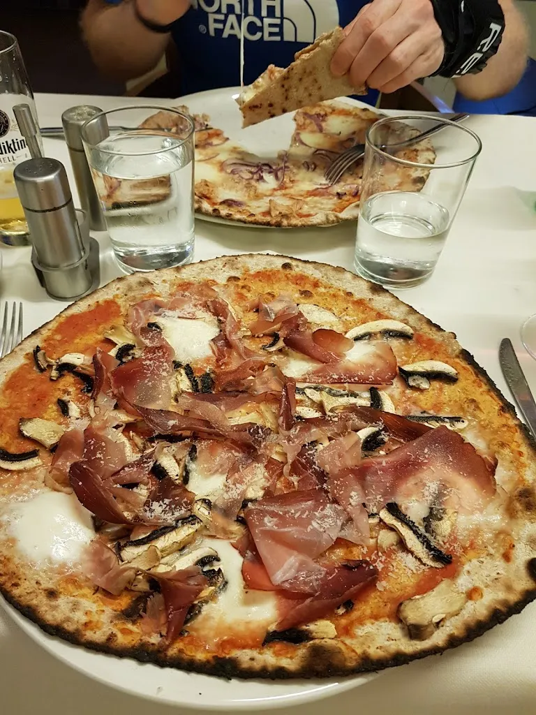 Helen O'Brien_Pizzeria Ristorante Bar da Loris e Chiara_Bagnolo San Vito_review