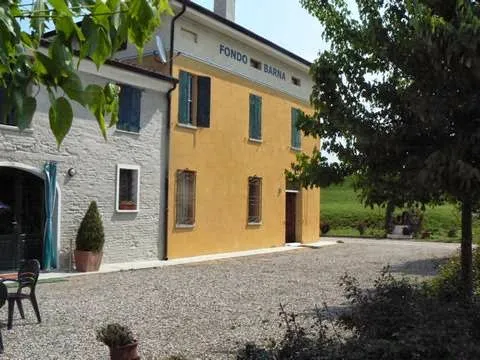 Agriturismo L'Albero del Latte restaurant in Bagnolo San Vito