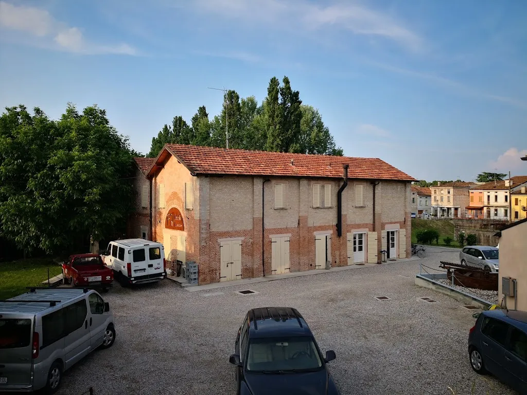 Nikola Petrov_Ostello Dei Concari_Bagnolo San Vito_review